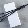モバイルバッテリーと充電ケーブル