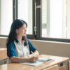 教室で勉強する高校生（時事問題アプリ「テストに出るニュース」紹介記事のイメージ）