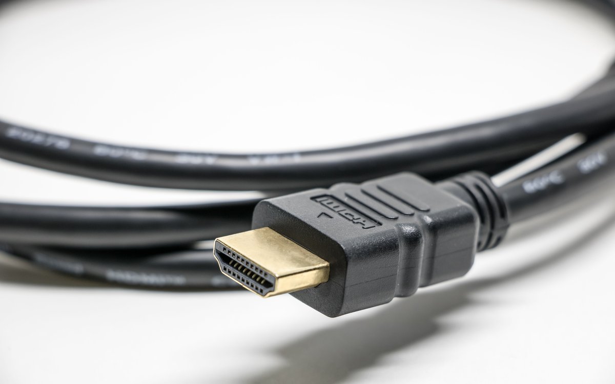 HDMIケーブルのプラグ（PS2をHDMIでテレビにつなぐ方法の記事）